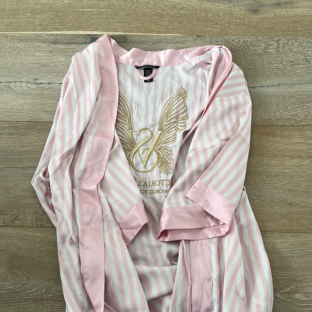 super cute only worn once VS robe